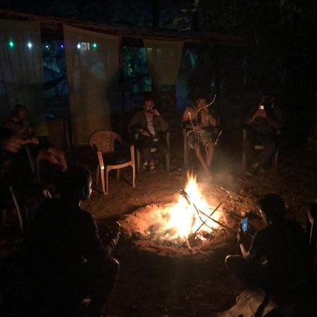 Tusker Tribe Hostel โกการ์นา ภายนอก รูปภาพ