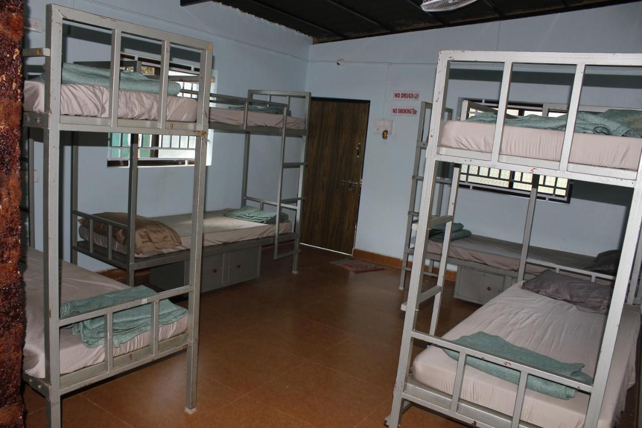 Tusker Tribe Hostel โกการ์นา ภายนอก รูปภาพ