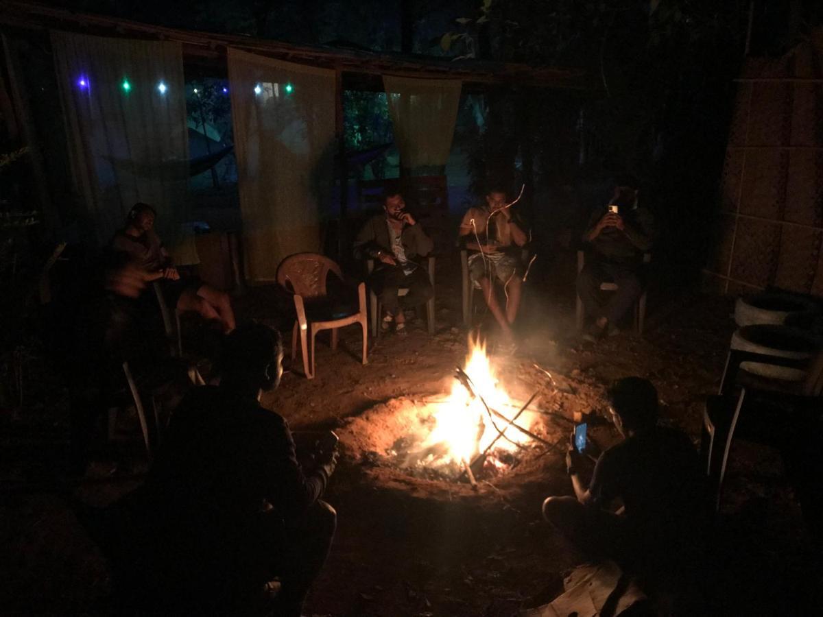 Tusker Tribe Hostel โกการ์นา ภายนอก รูปภาพ