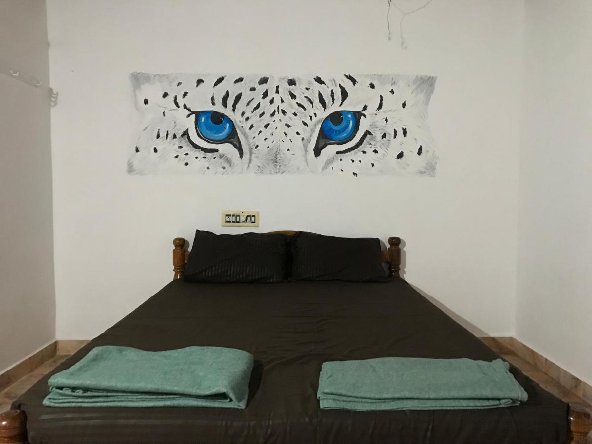 Tusker Tribe Hostel โกการ์นา ภายนอก รูปภาพ
