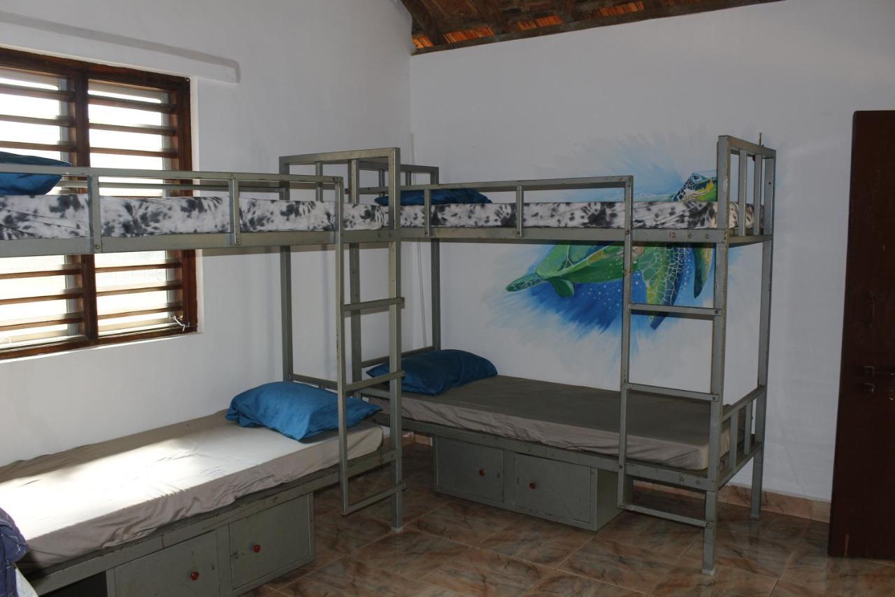 Tusker Tribe Hostel โกการ์นา ภายนอก รูปภาพ
