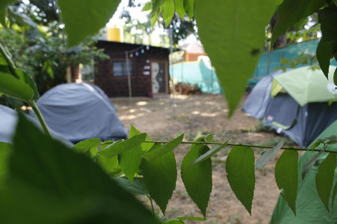 Tusker Tribe Hostel โกการ์นา ภายนอก รูปภาพ