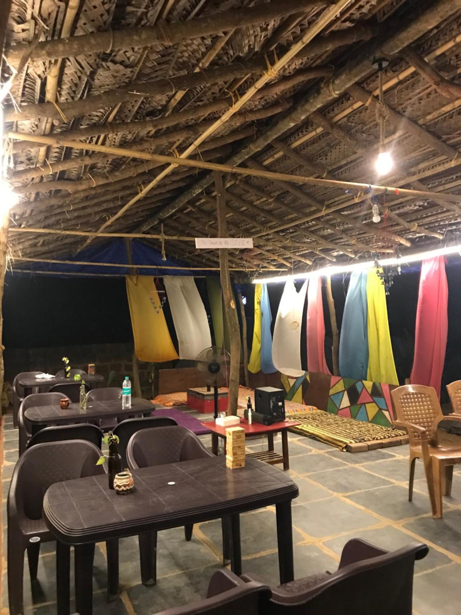 Tusker Tribe Hostel โกการ์นา ภายนอก รูปภาพ
