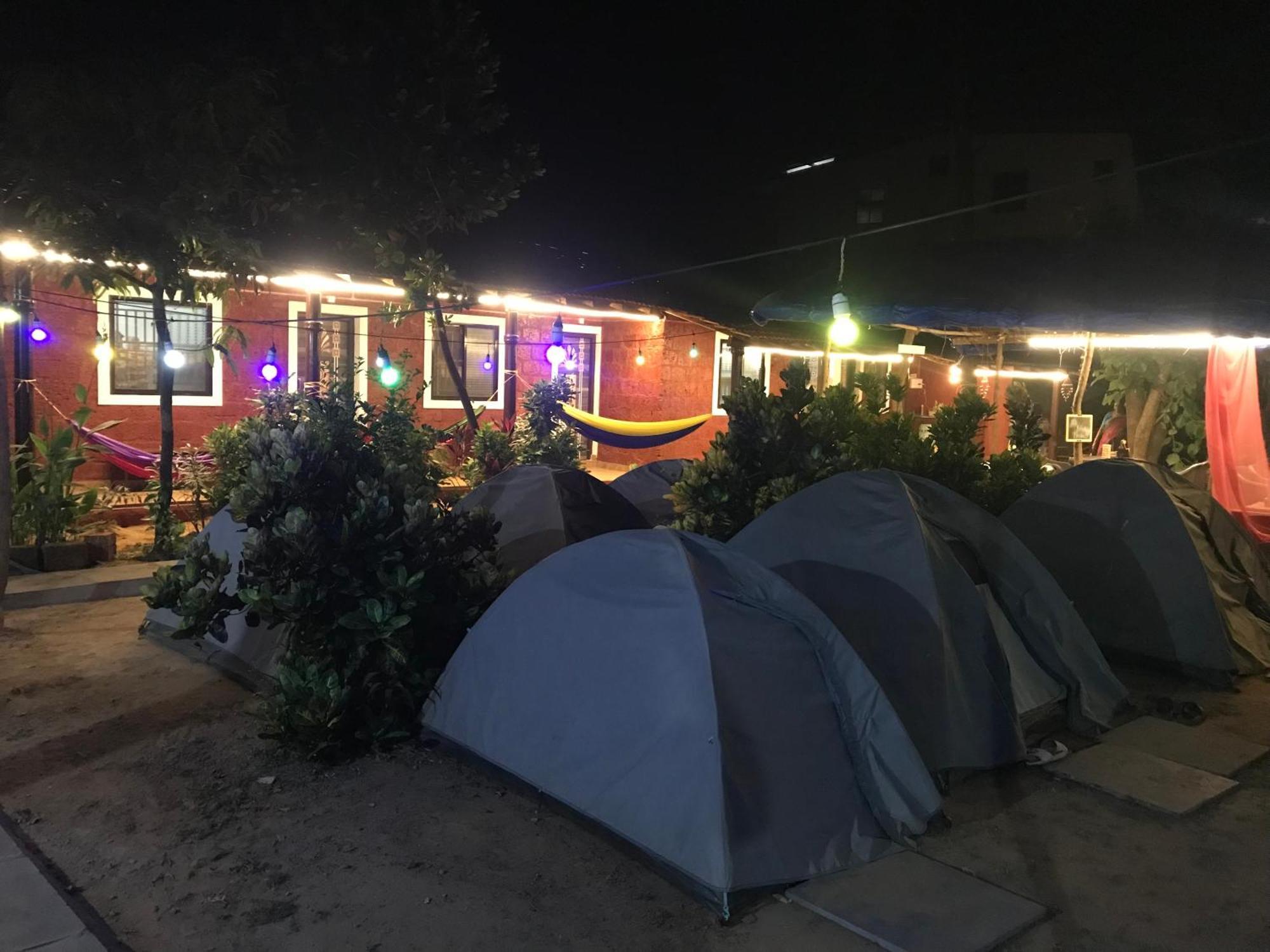 Tusker Tribe Hostel โกการ์นา ภายนอก รูปภาพ